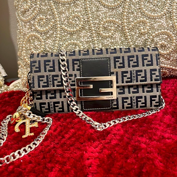 EUC NO CALLOUTS Fendi Vintage Zucca FF logo Continental wallet - Picture 2 of 16